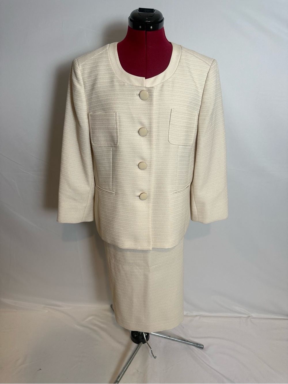 NWT Kasper Skirt Suit Women's Size 16P Cream Metallic 2-Piece Set Blazer & Skirt